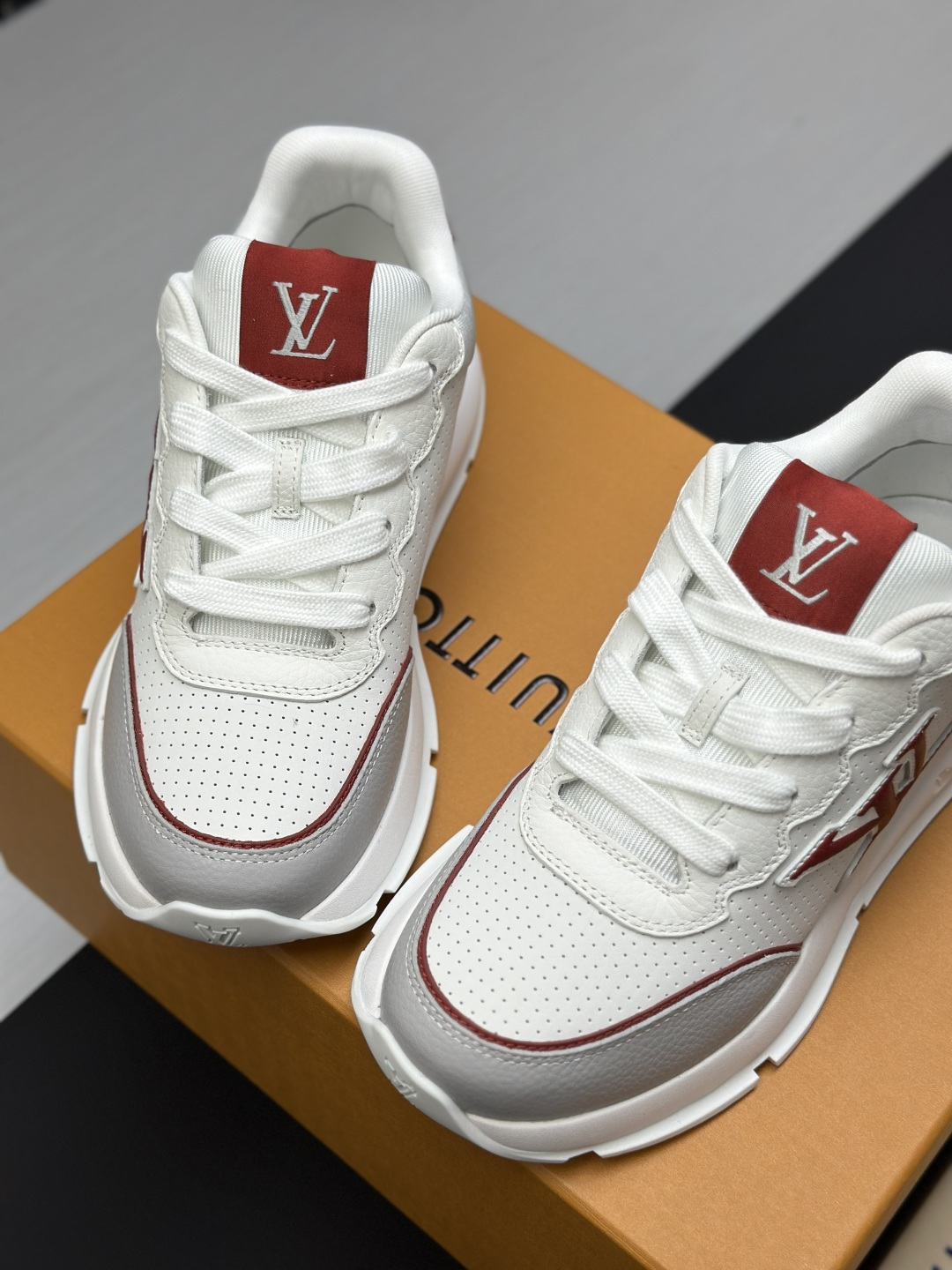 LV shoe