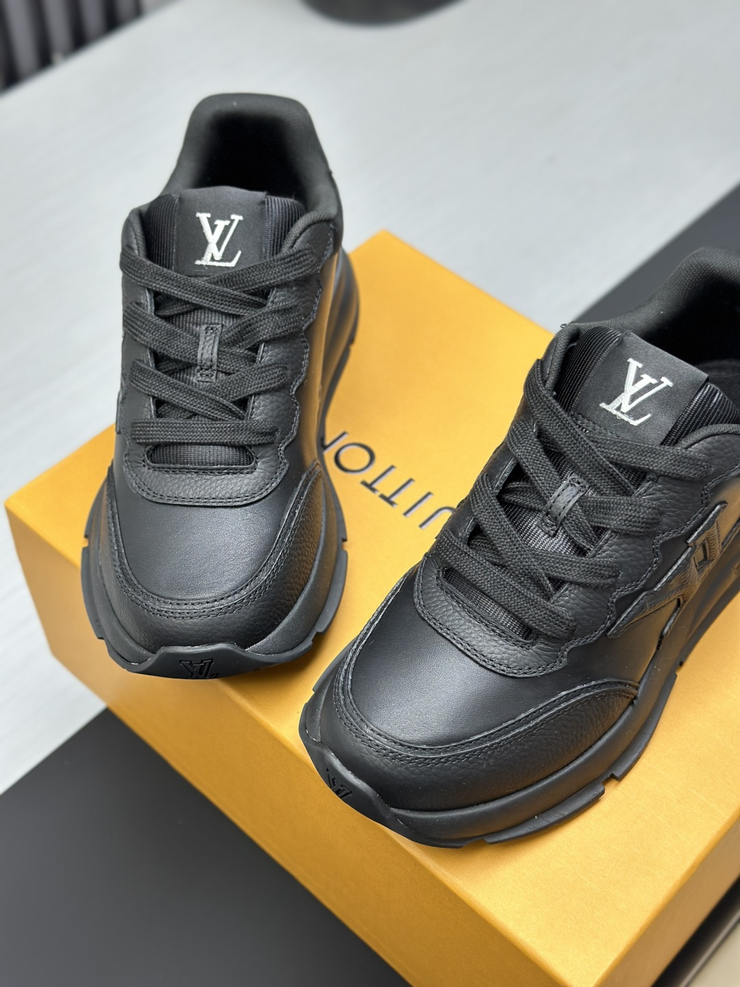 LV shoe
