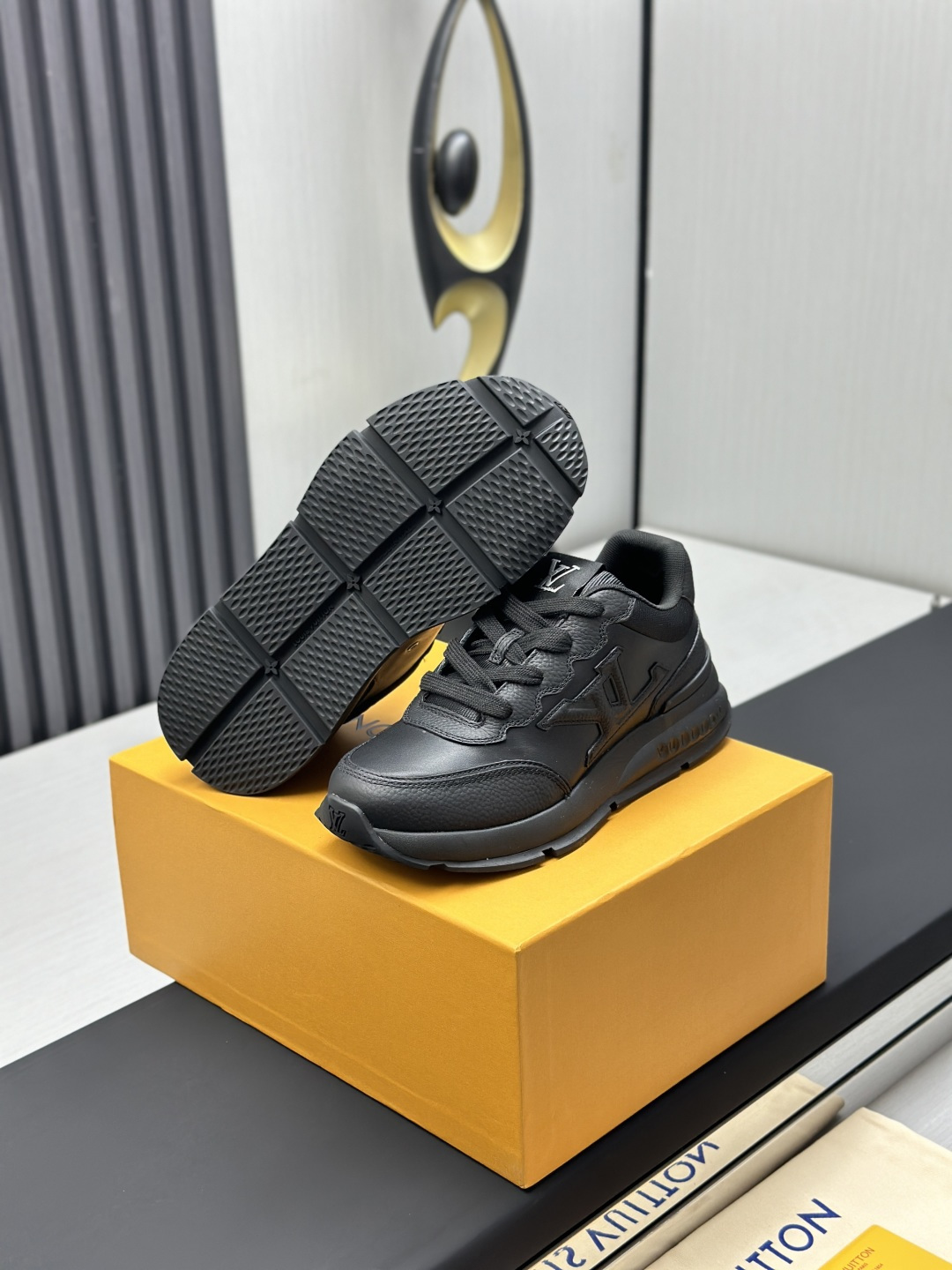 LV shoe