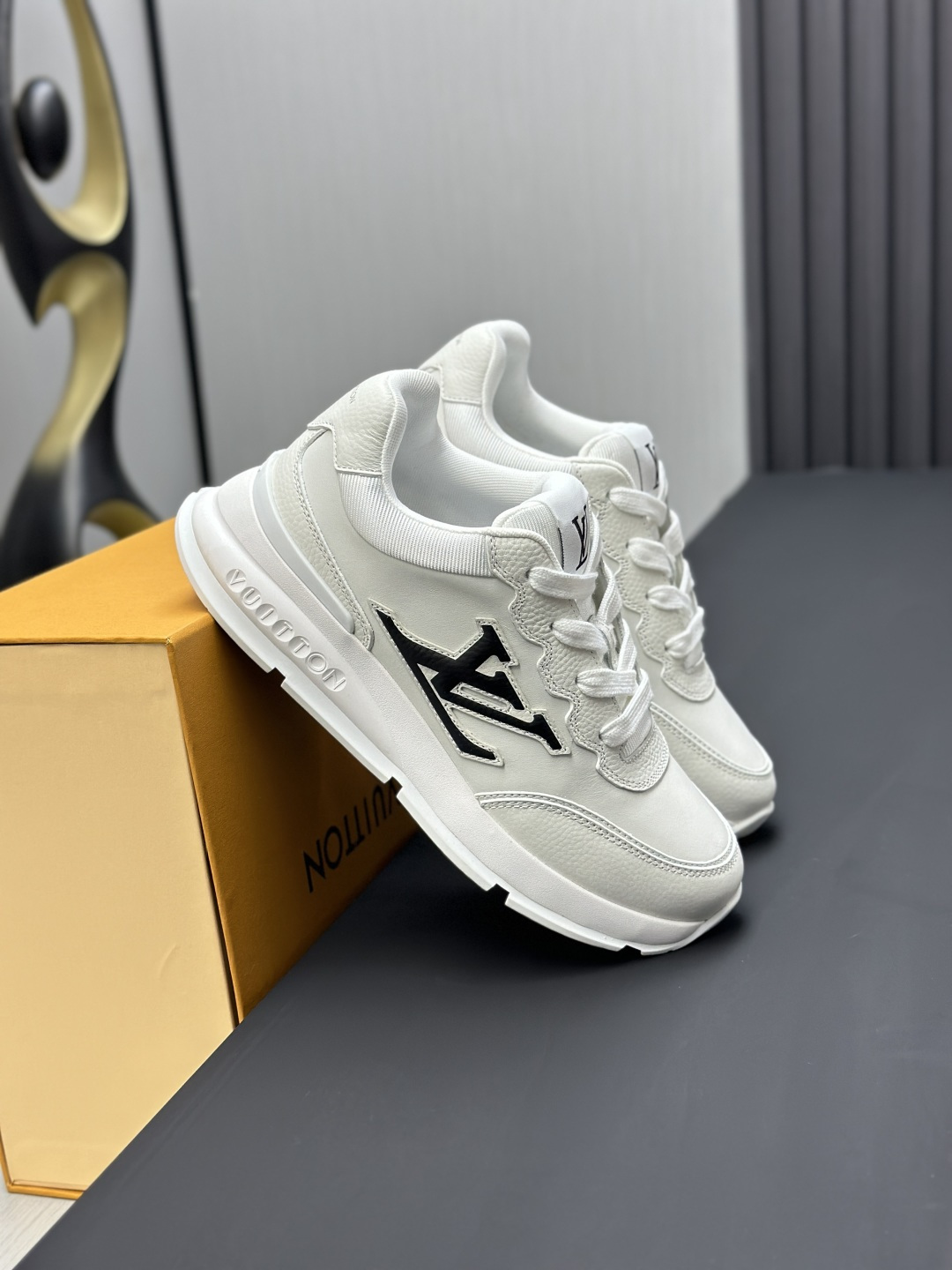 LV shoe