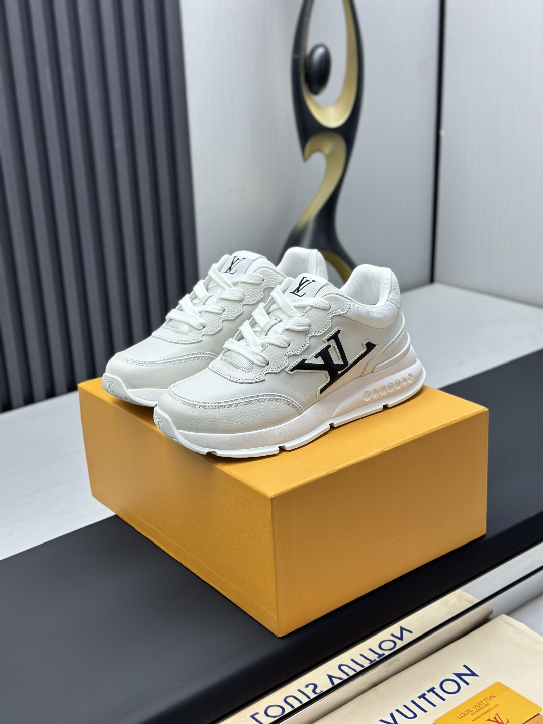 LV shoe