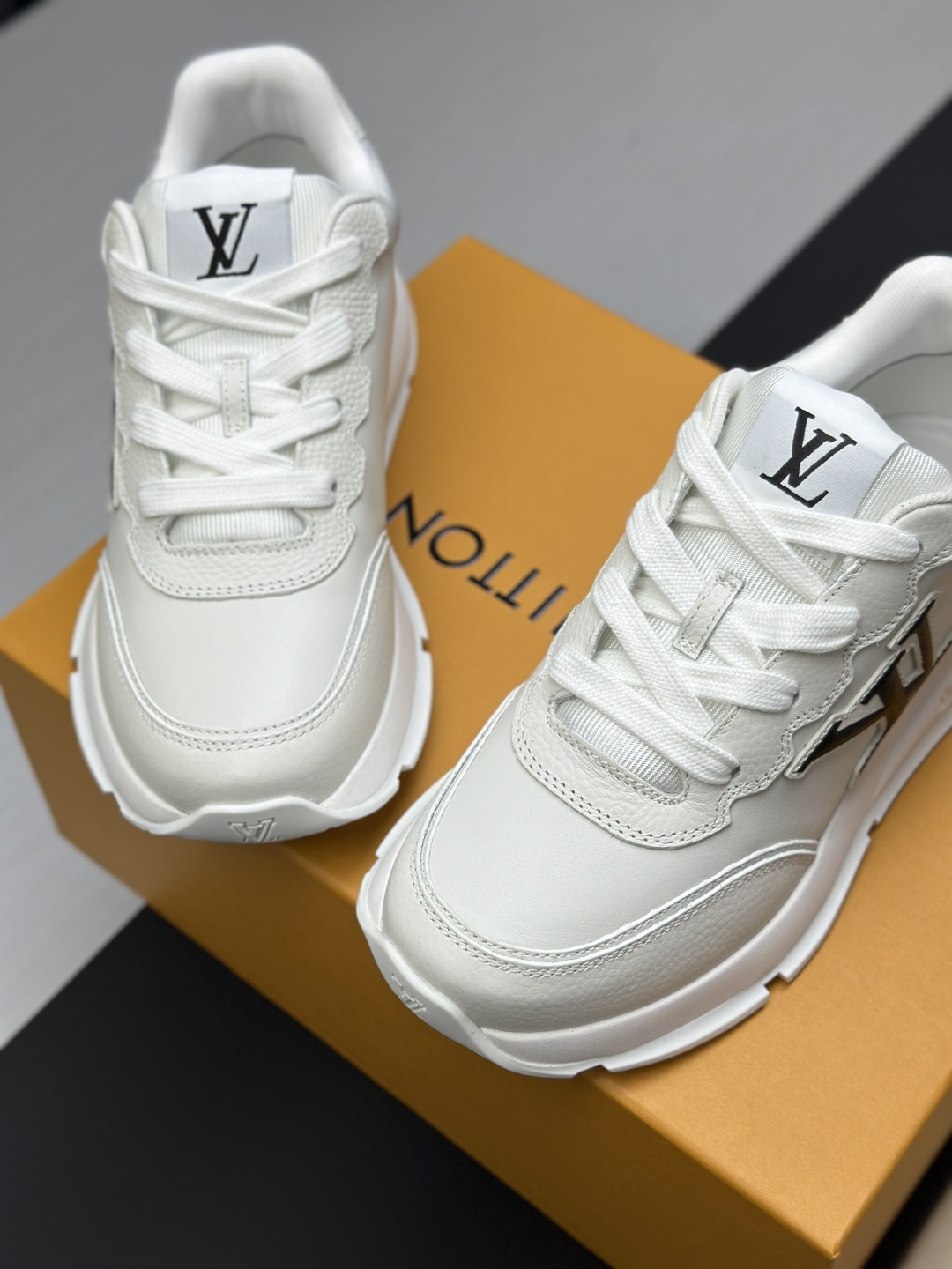 LV shoe