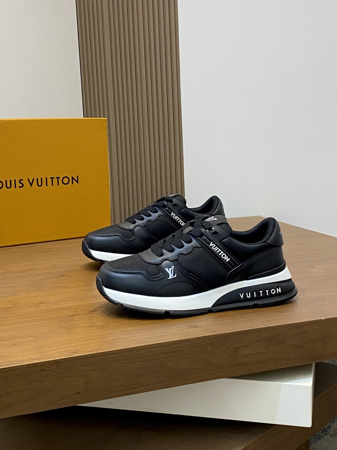 LV shoe