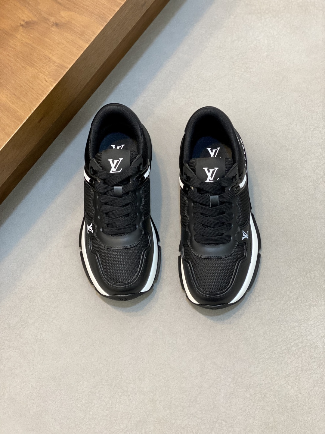 LV shoe