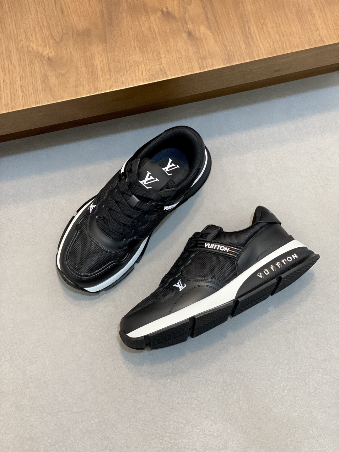 LV shoe