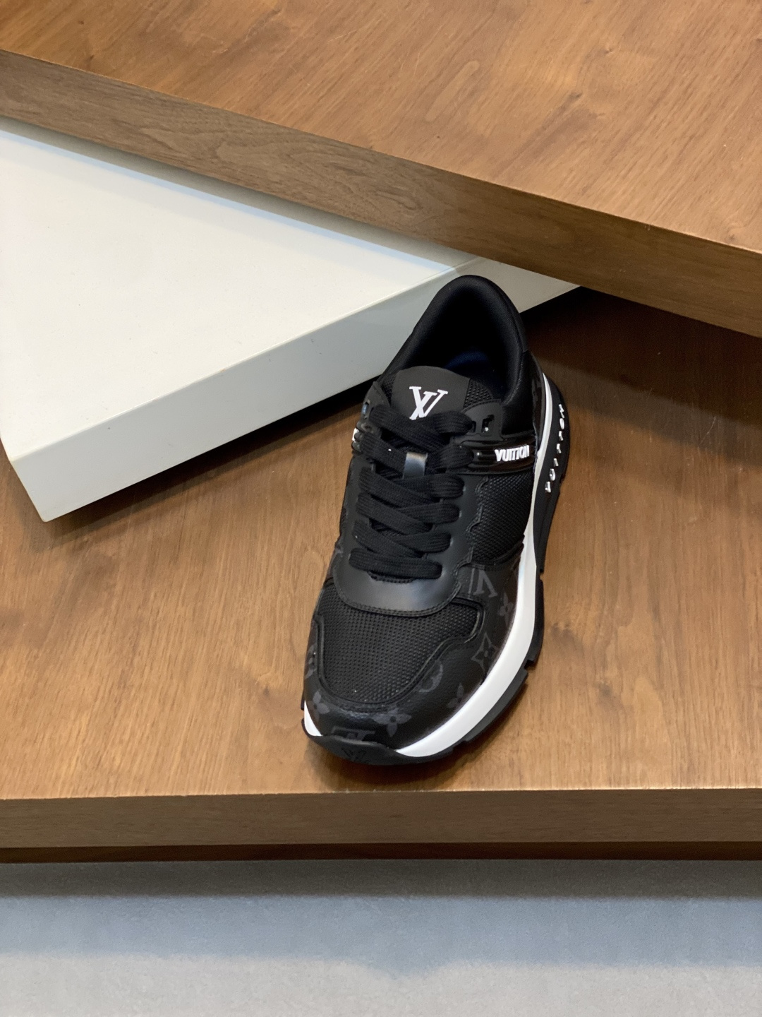 LV shoe