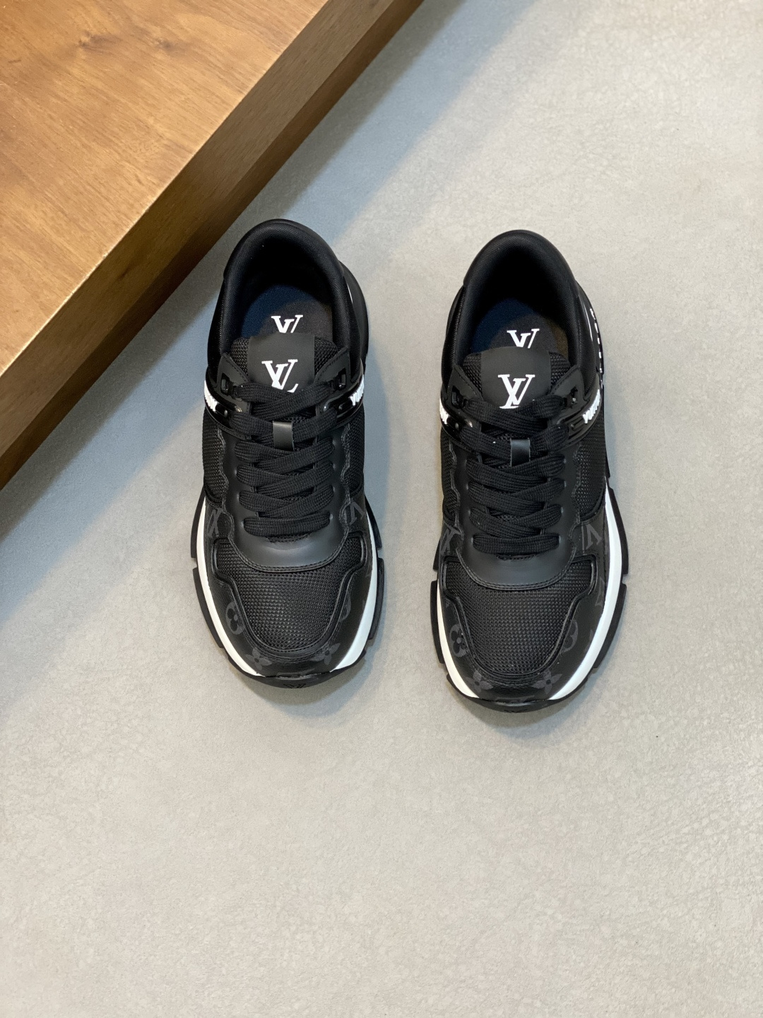LV shoe