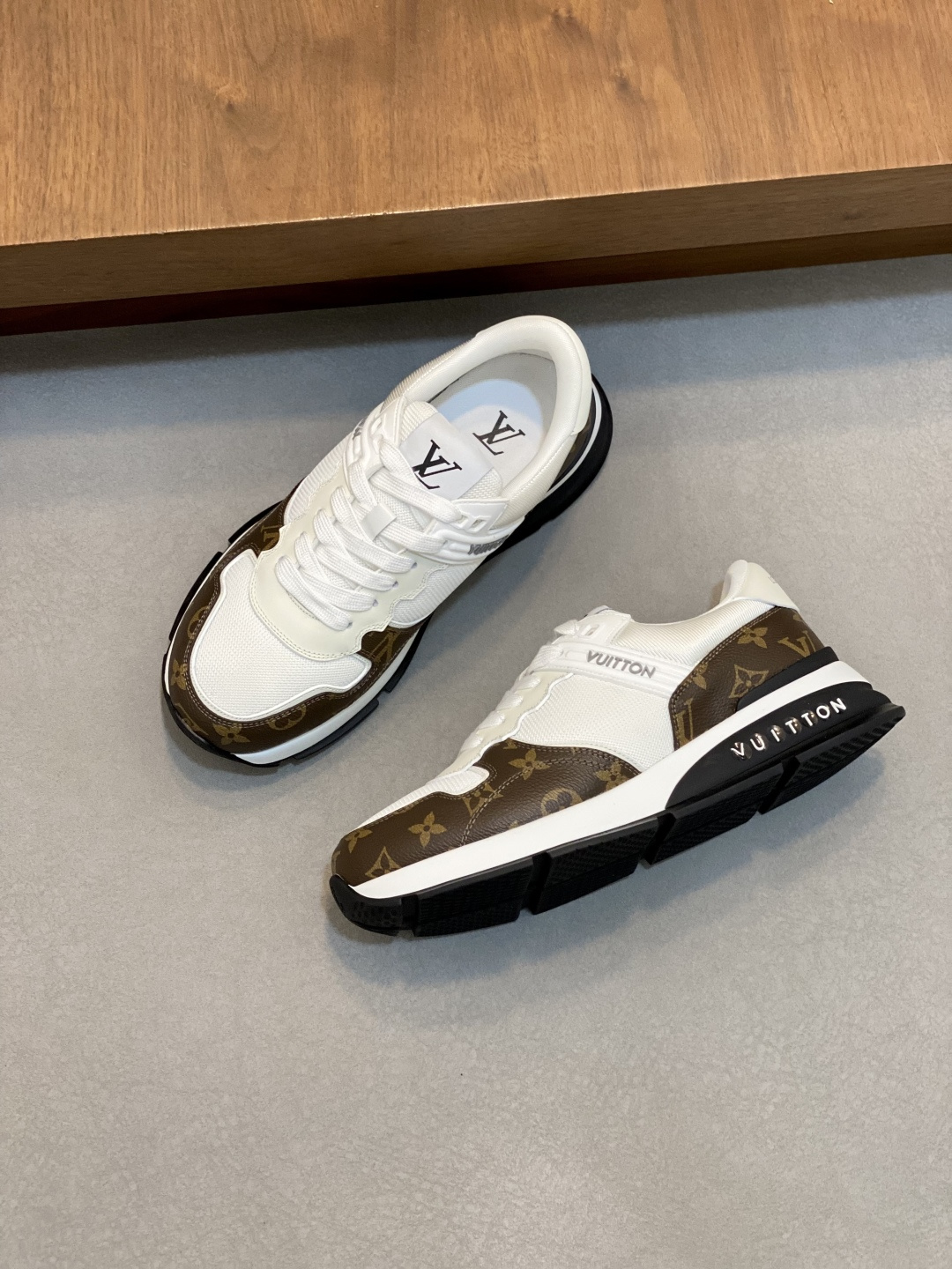 LV shoe