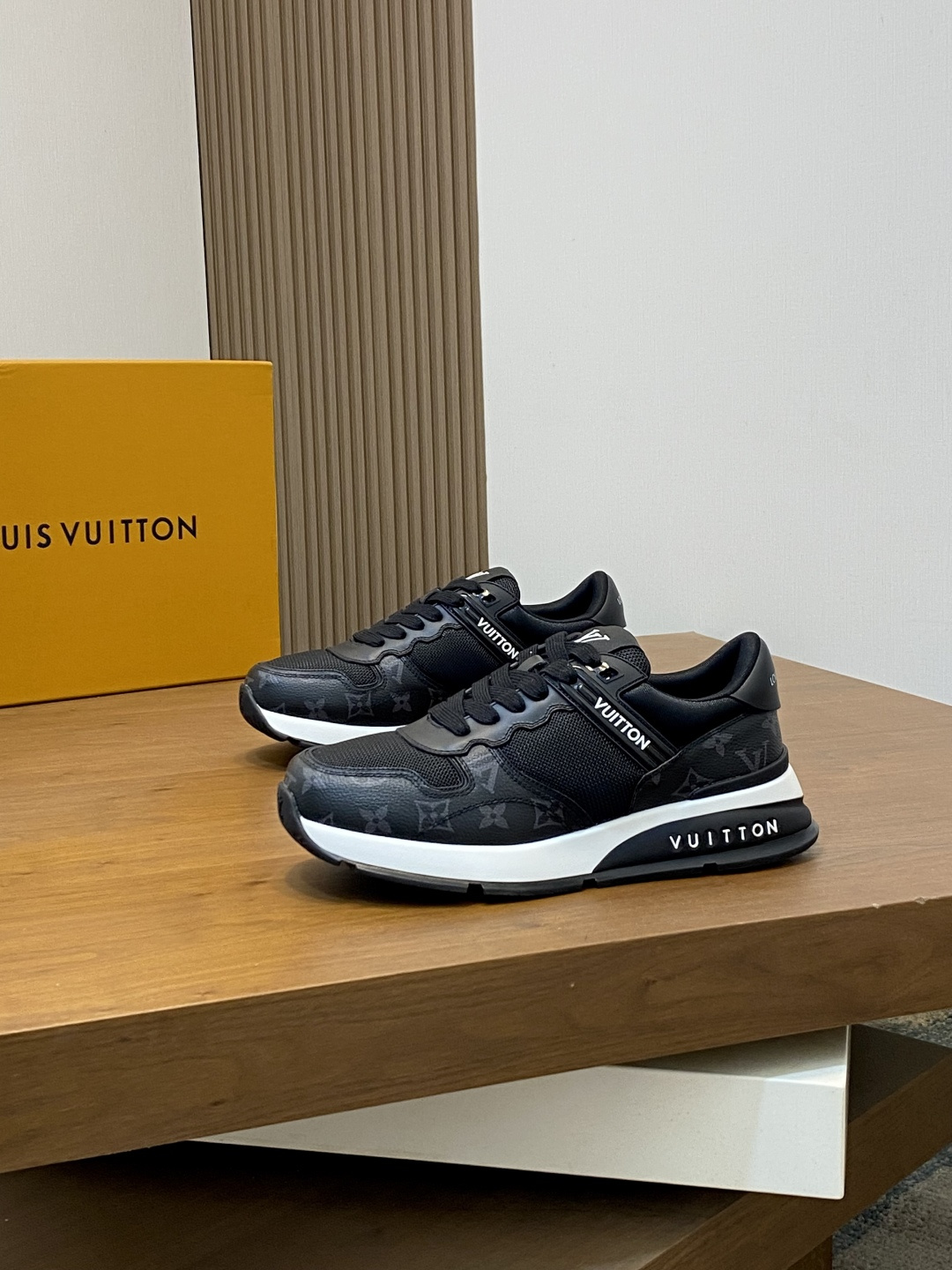 LV shoe