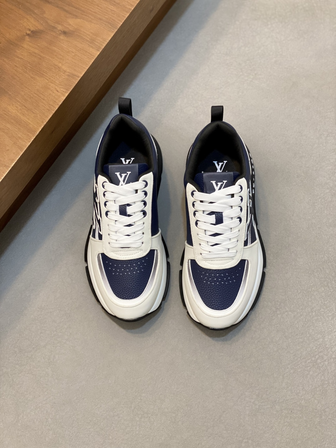 LV shoe