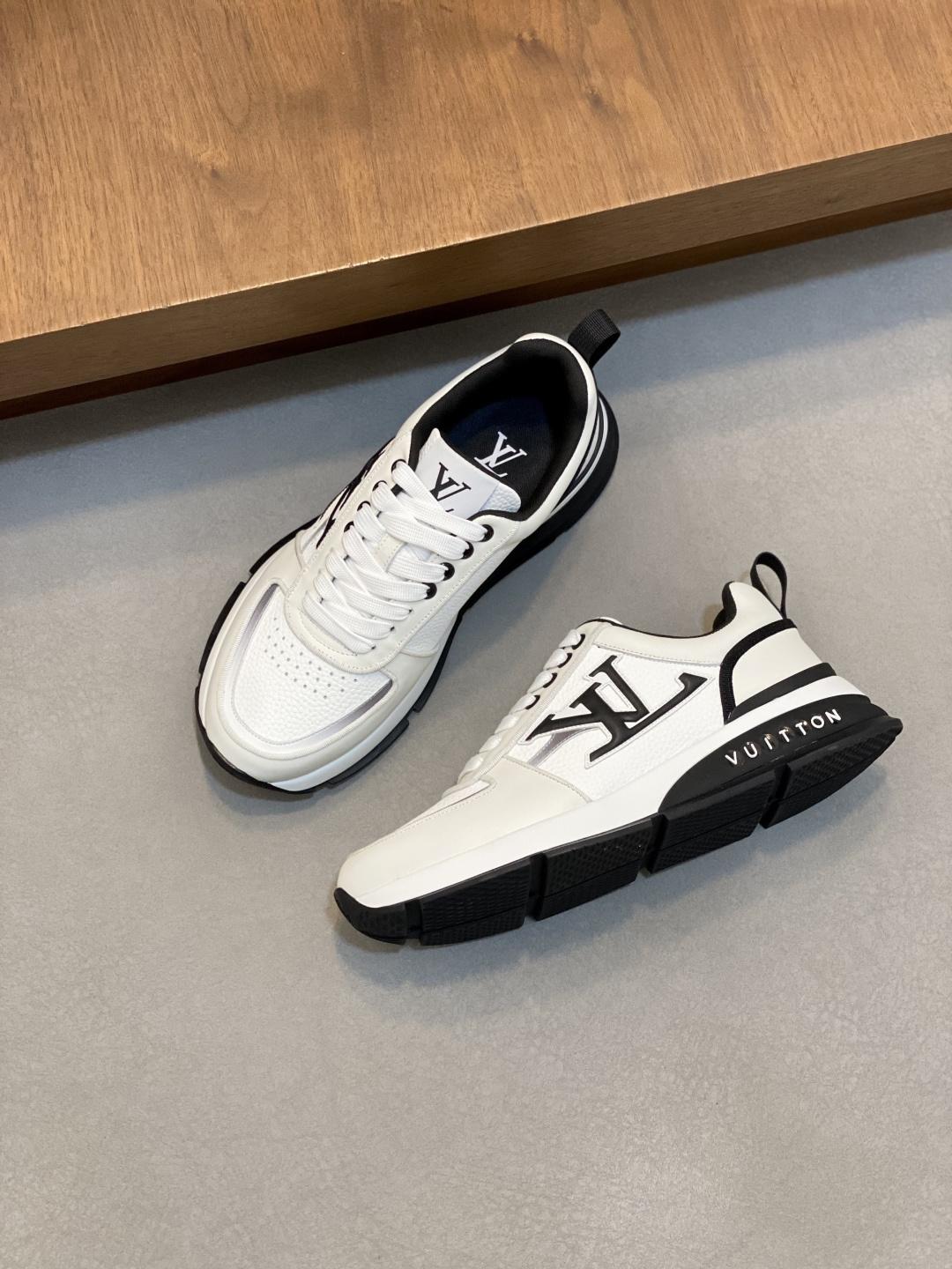 LV shoe