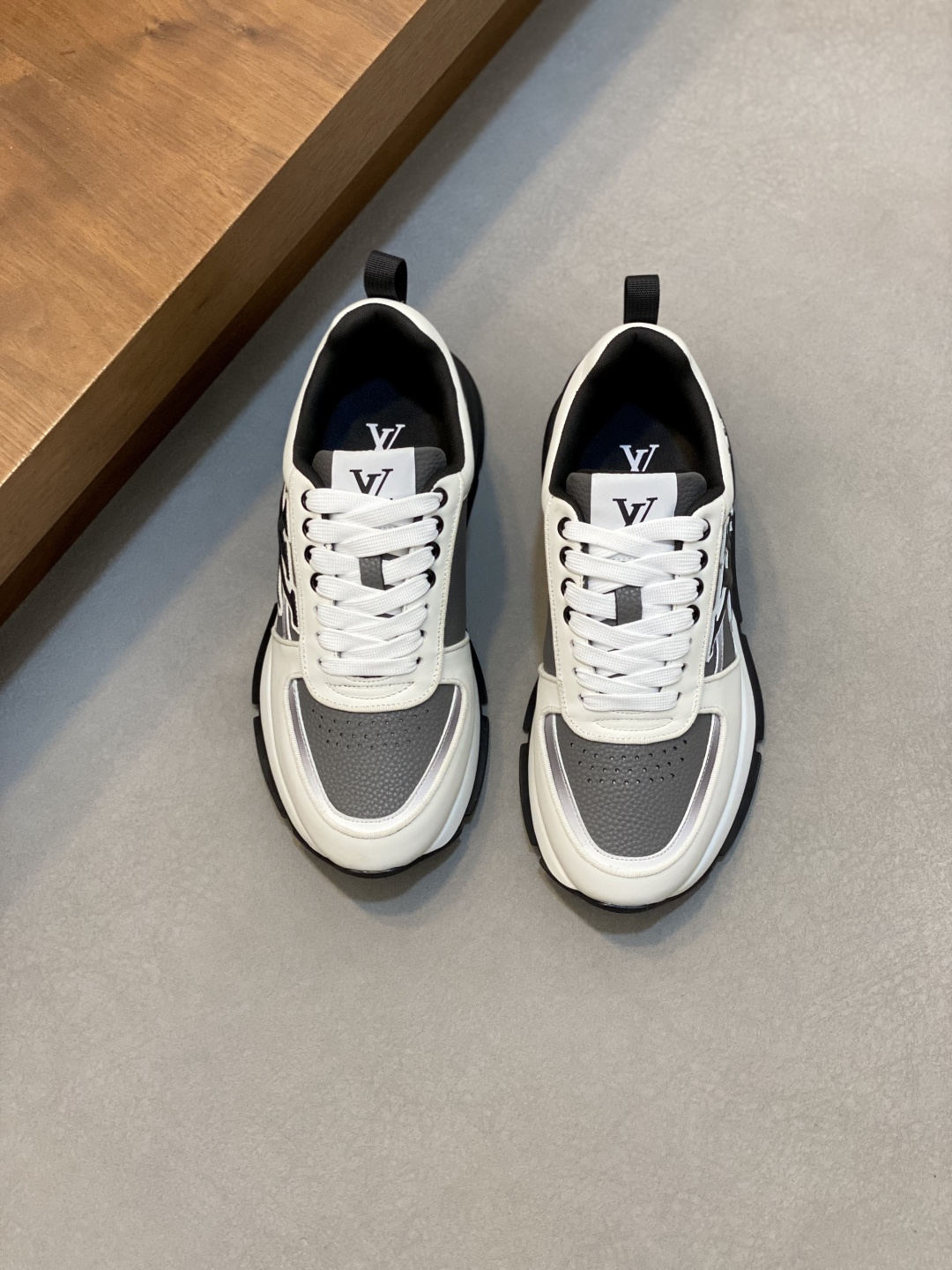 LV shoe
