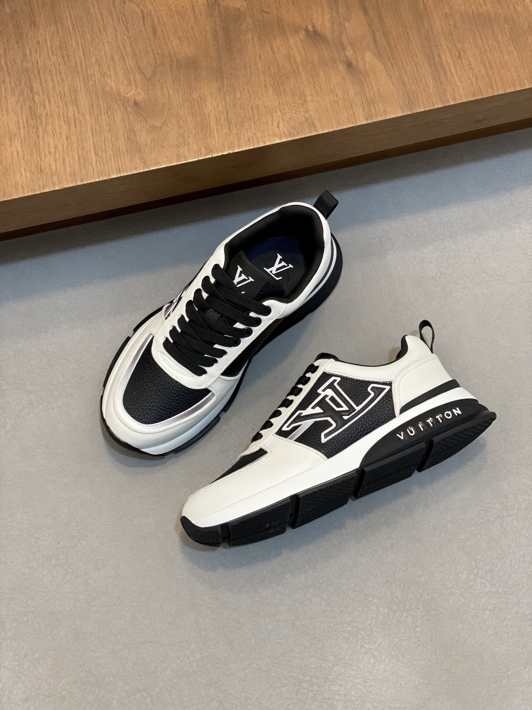 LV shoe