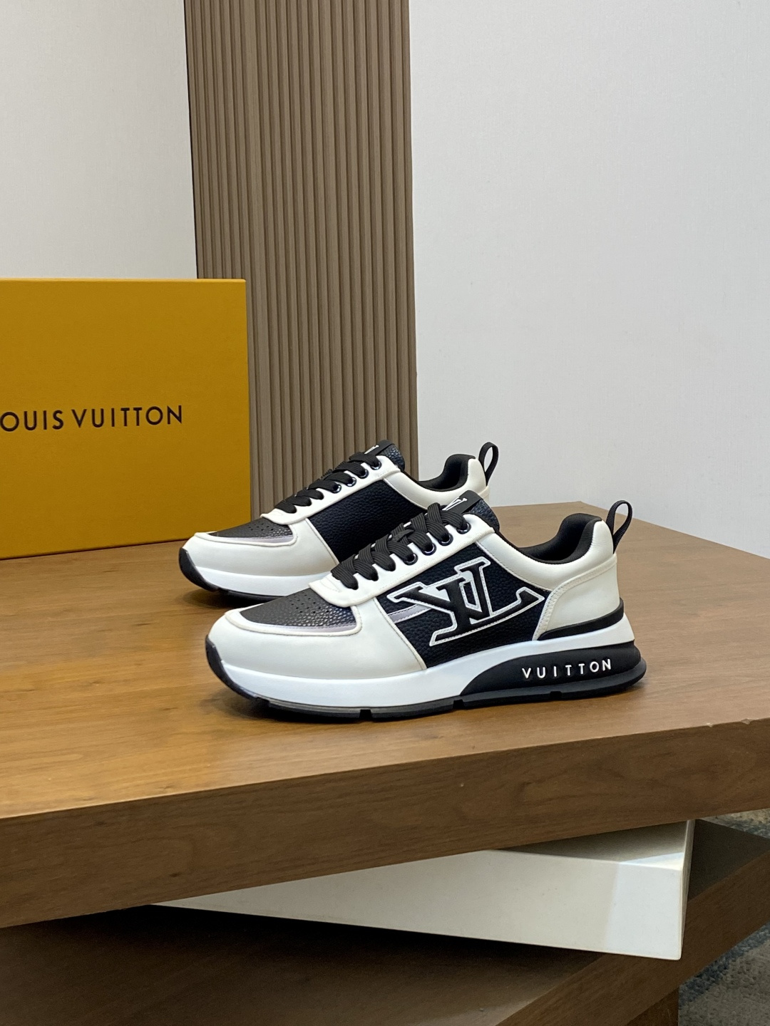 LV shoe