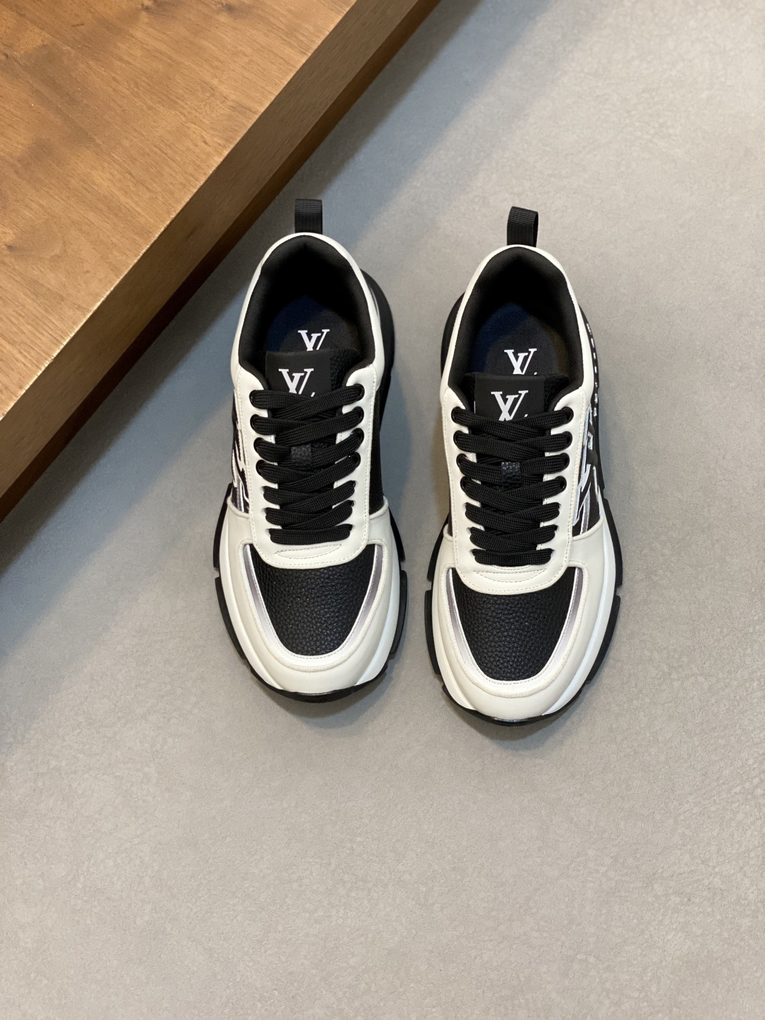 LV shoe