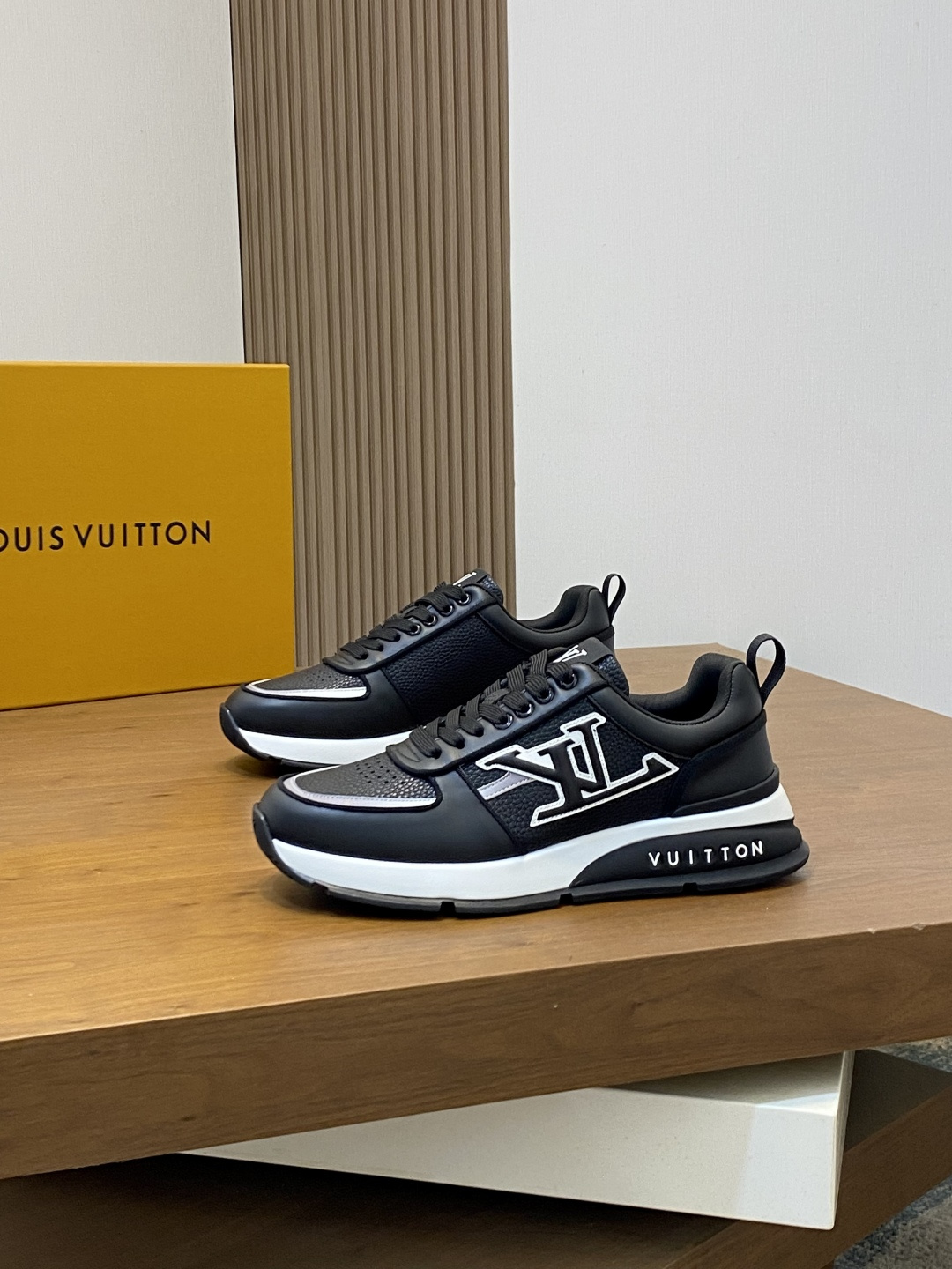 LV shoe