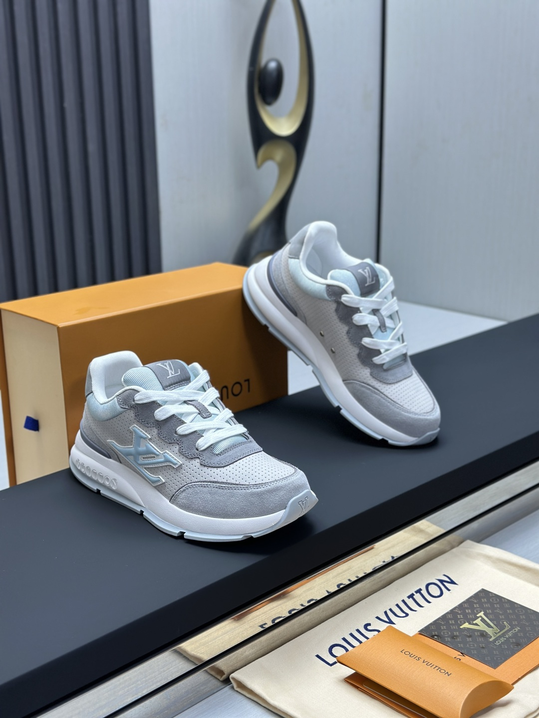 LV shoe