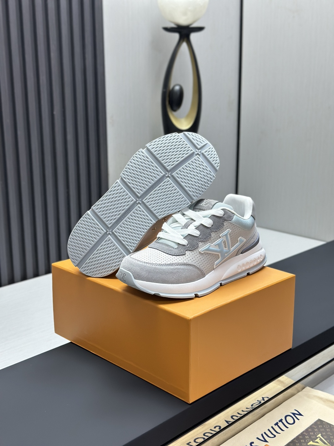 LV shoe