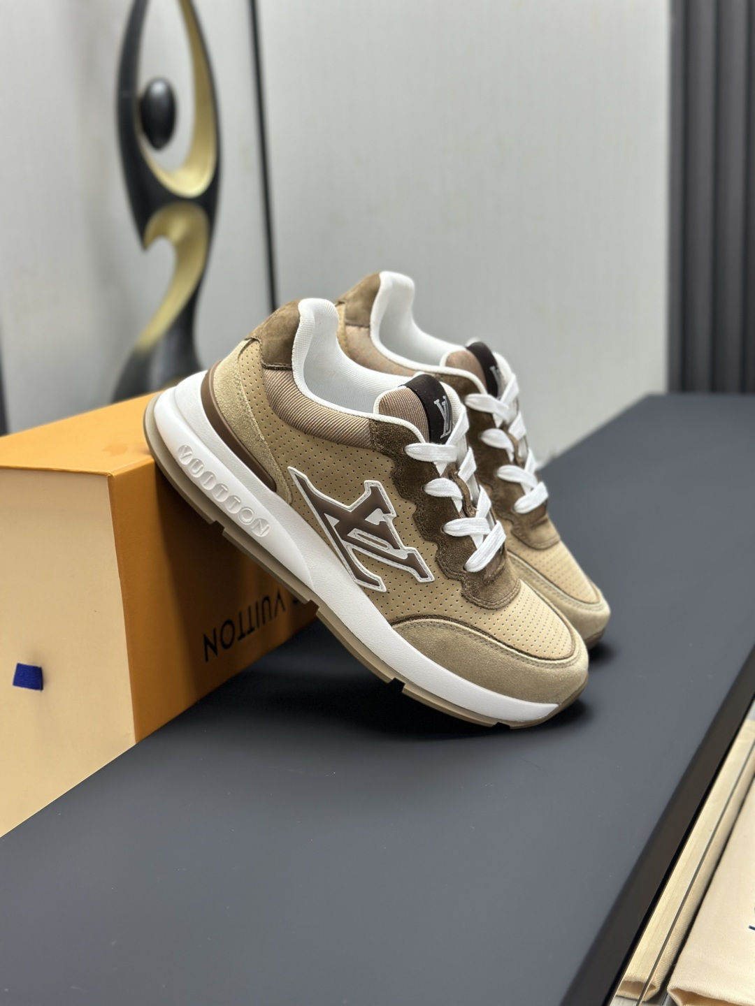 LV shoe