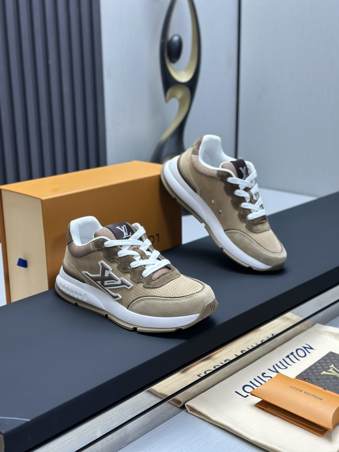 LV shoe