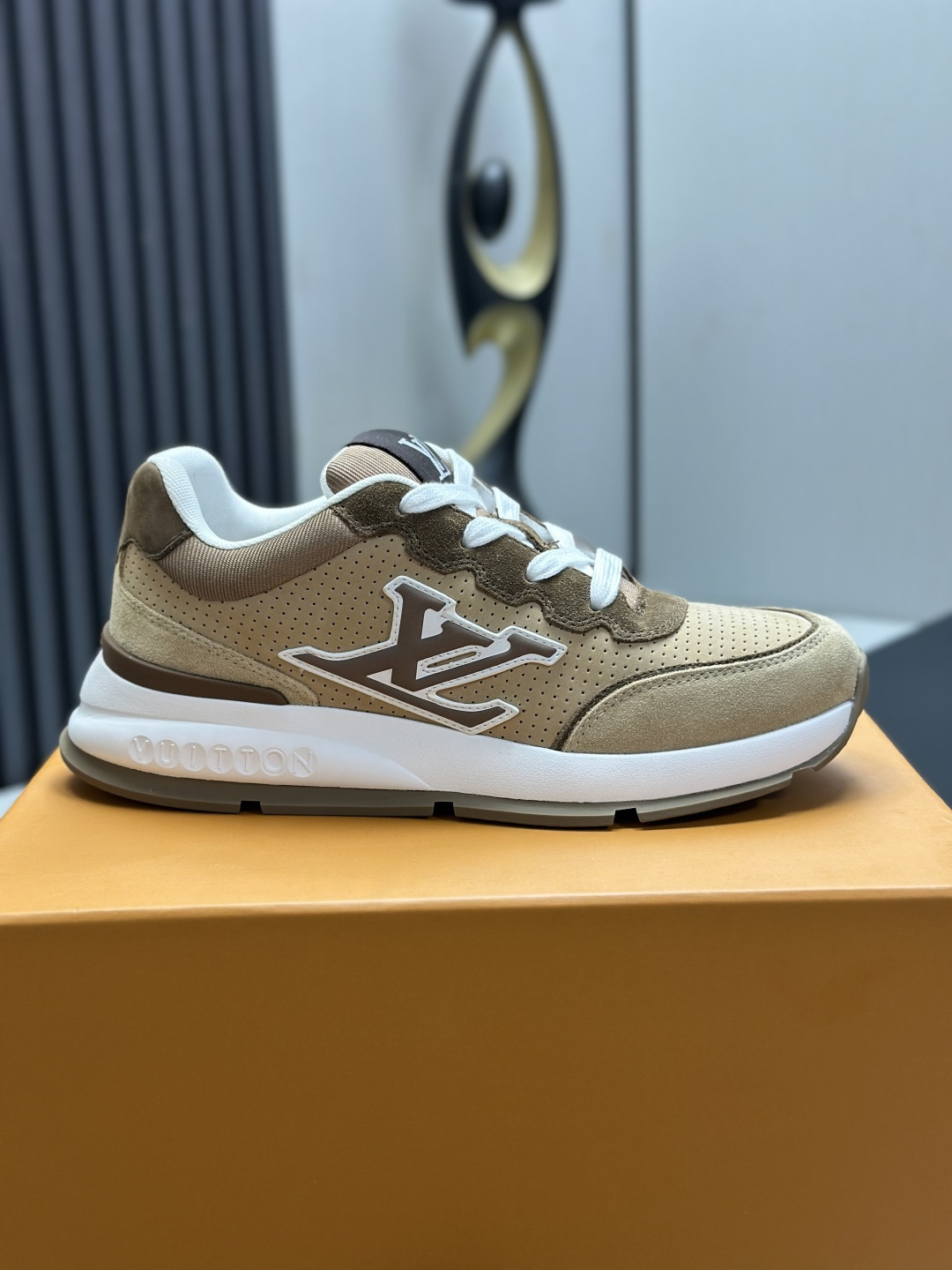 LV shoe