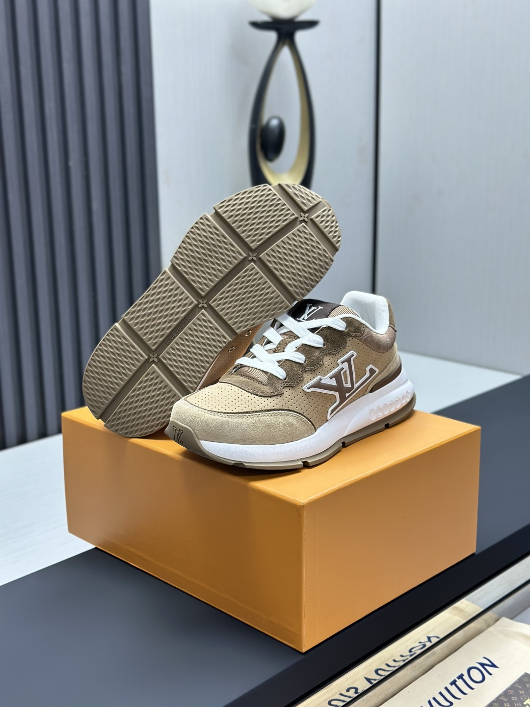 LV shoe