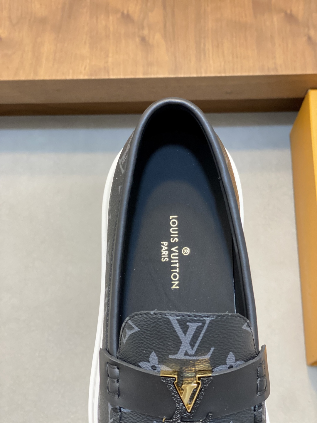 LV shoe