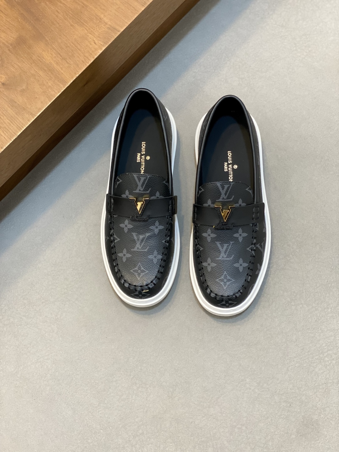 LV shoe
