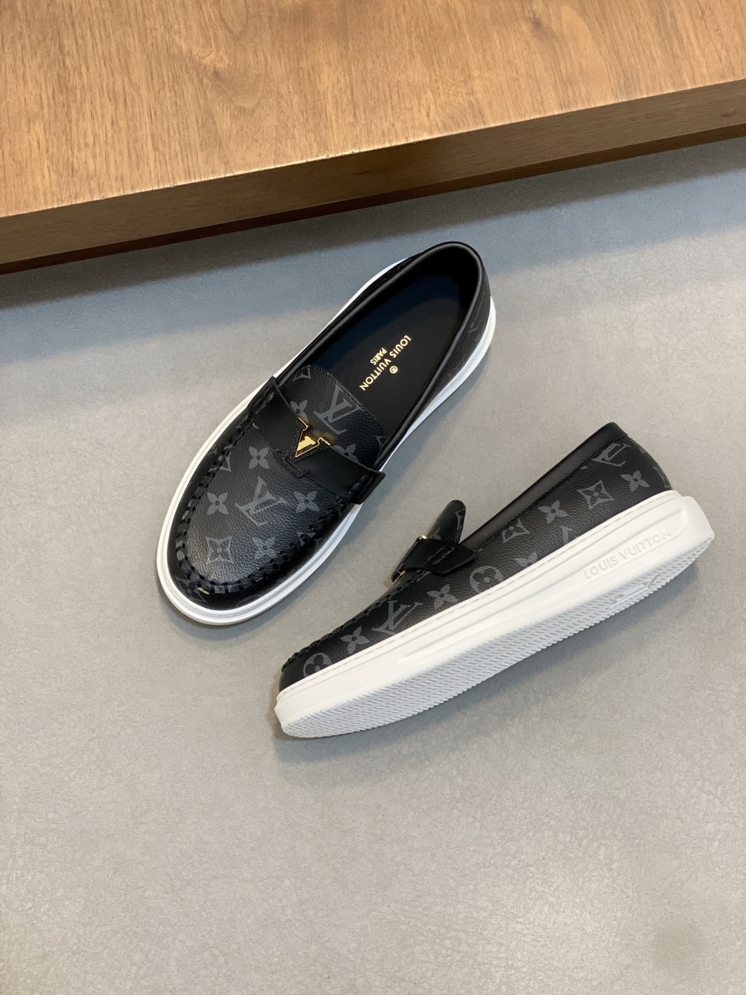 LV shoe