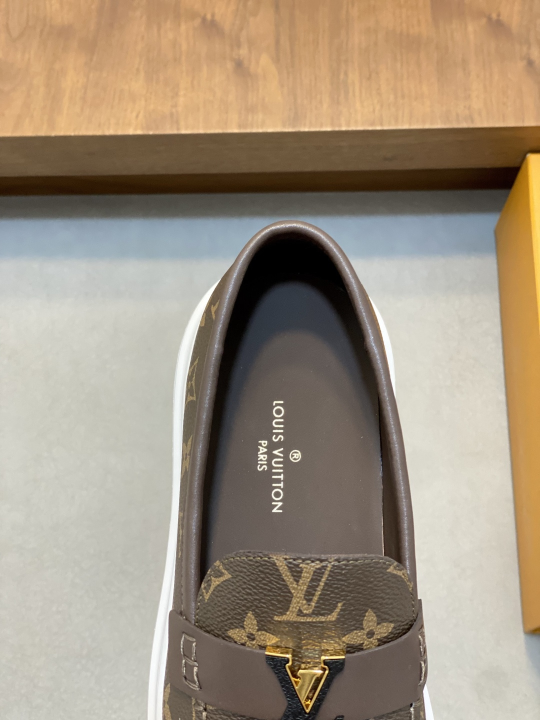 LV shoe