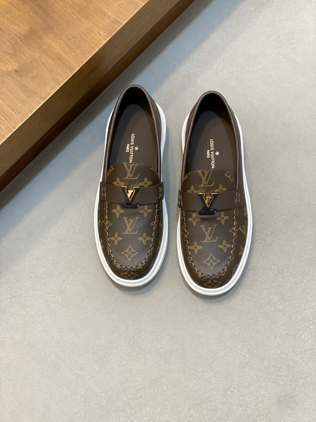 LV shoe