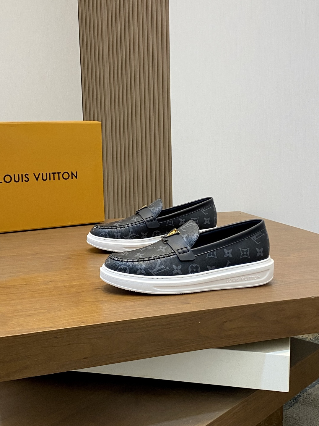 LV shoe