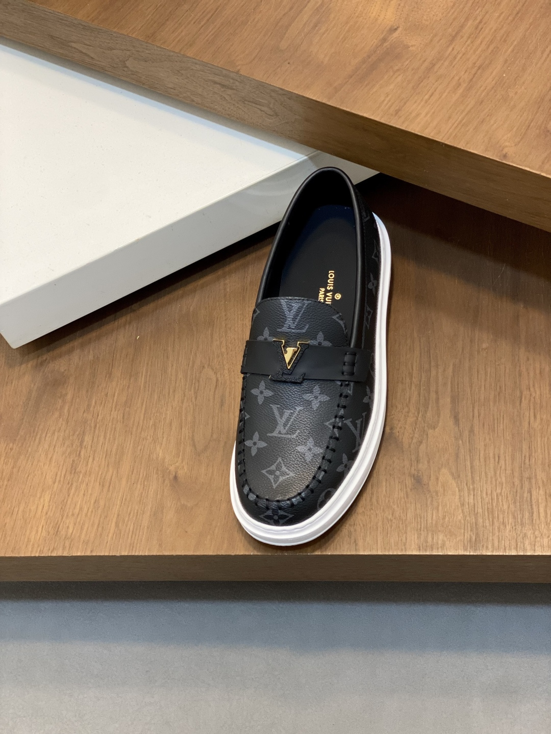 LV shoe