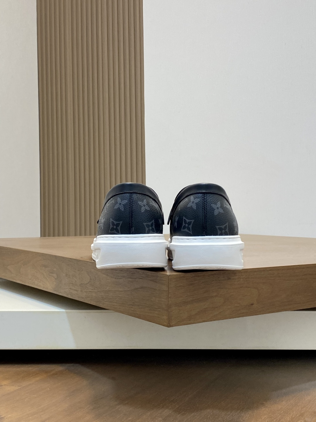 LV shoe