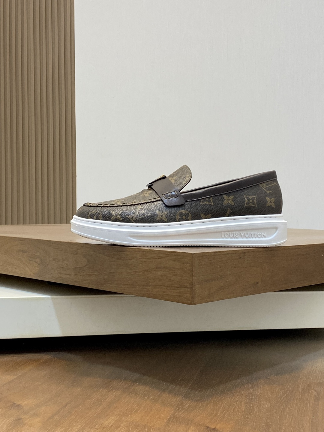 LV shoe