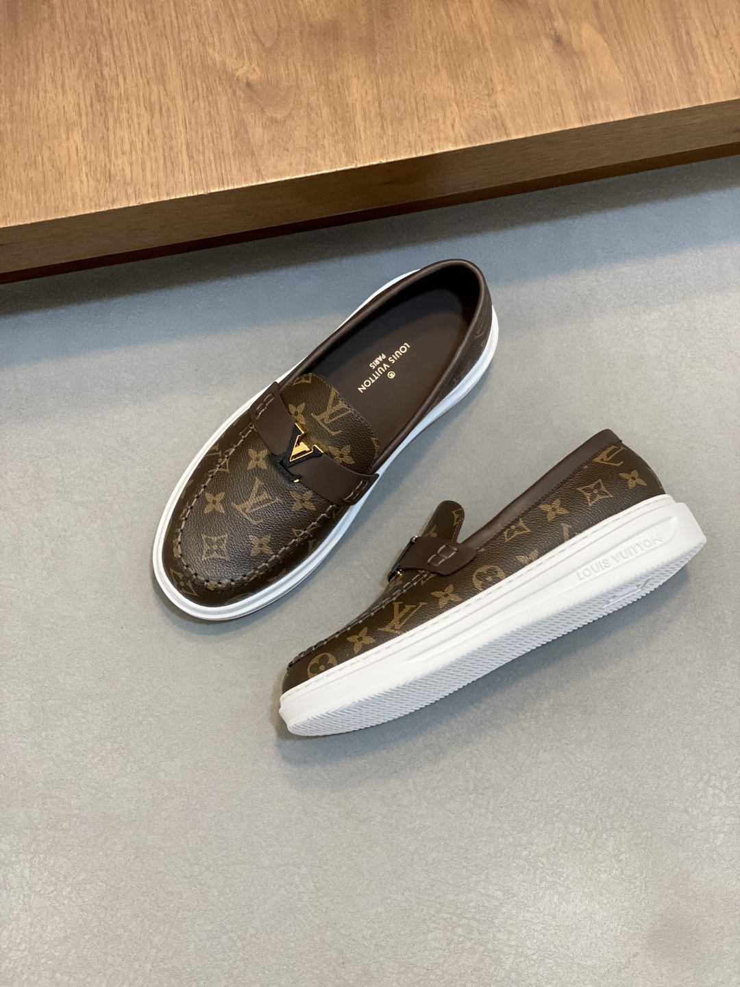 LV shoe