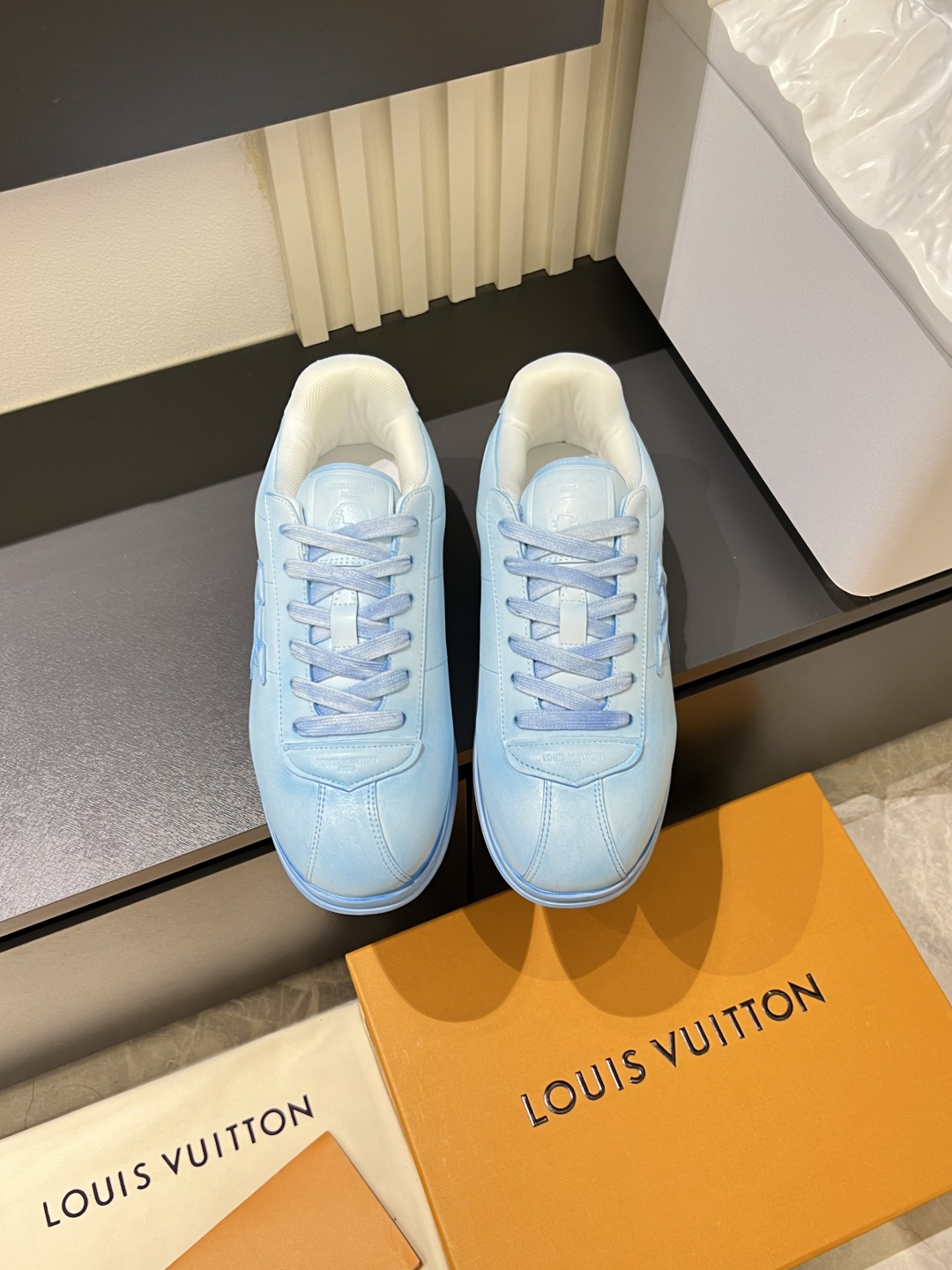 LV shoe