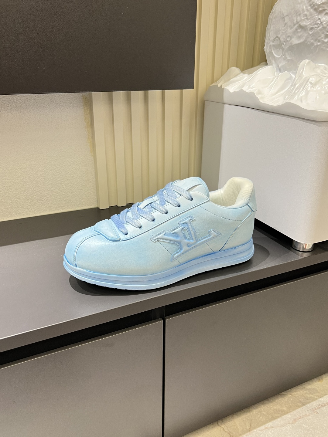 LV shoe