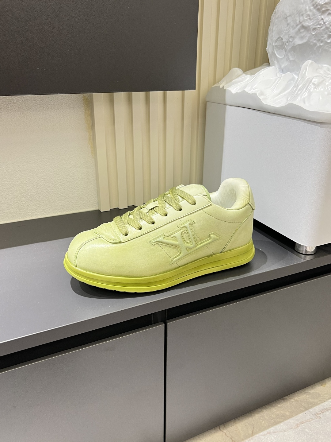 LV shoe