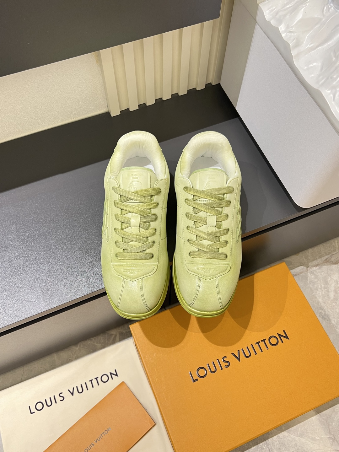 LV shoe