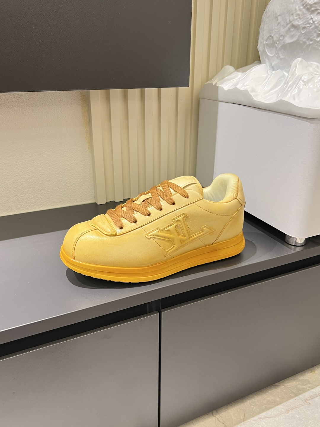LV shoe