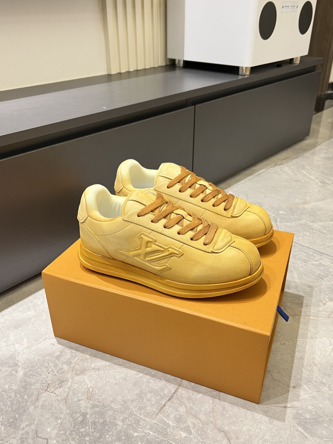 LV shoe