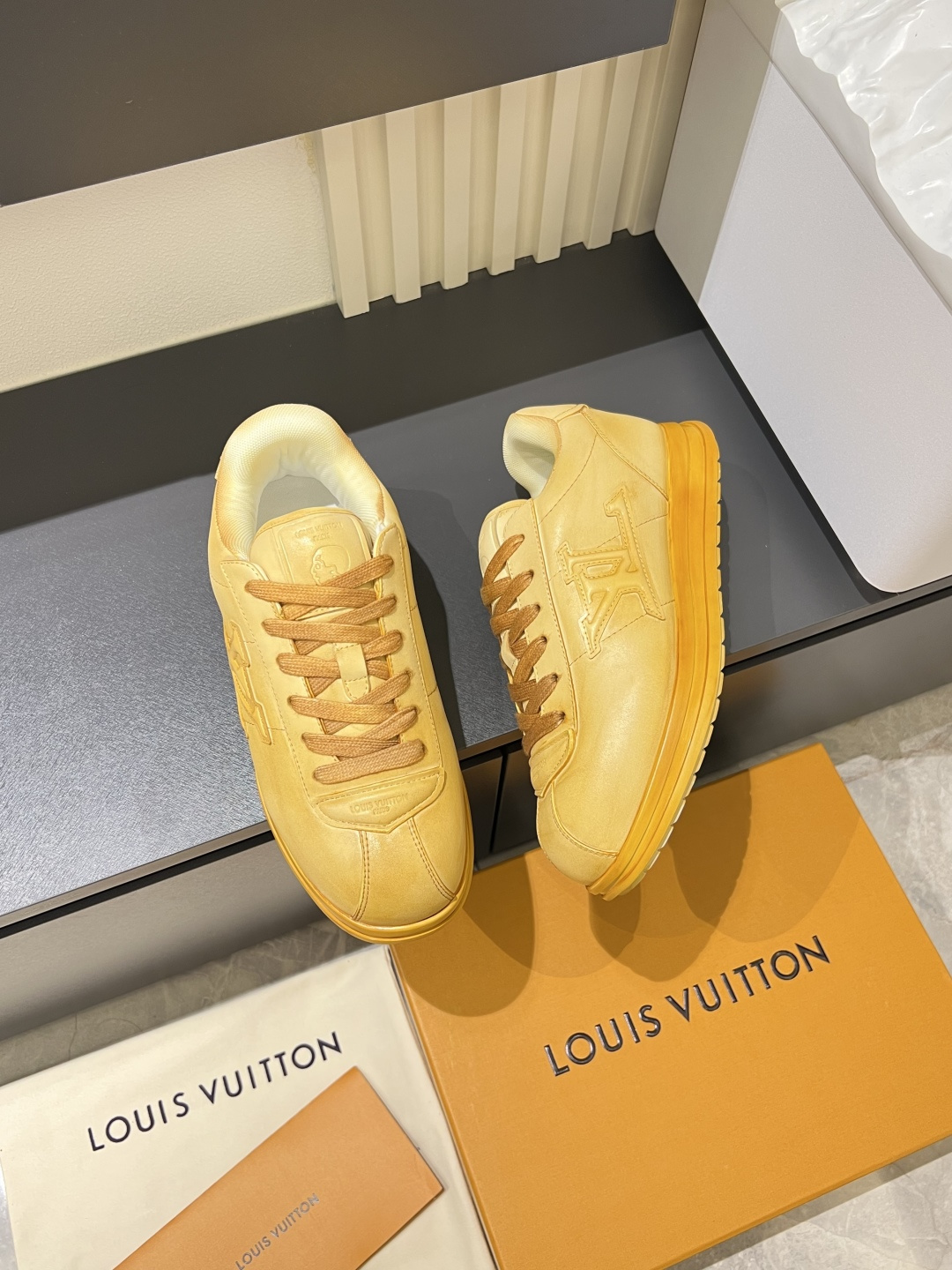 LV shoe