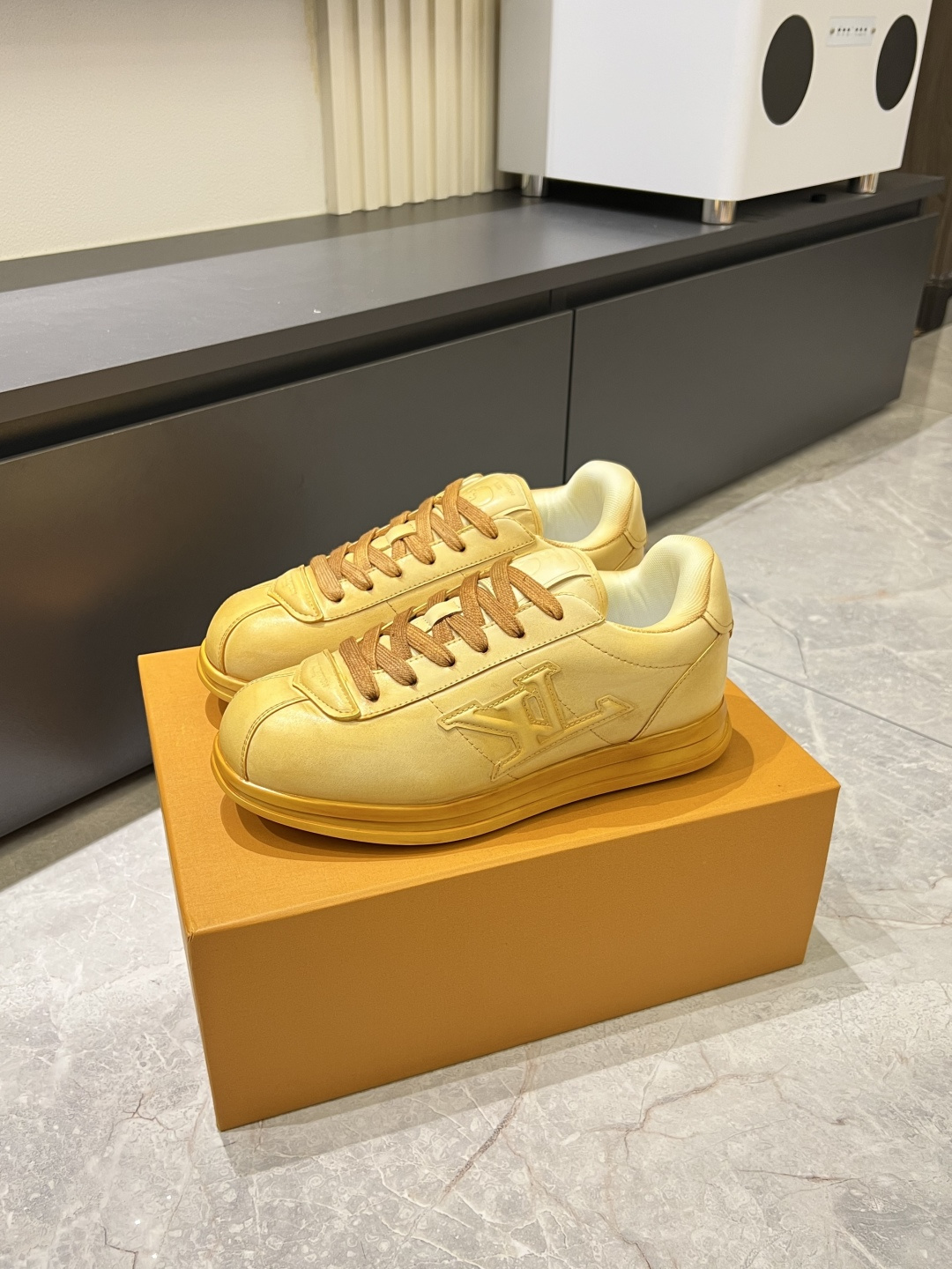 LV shoe