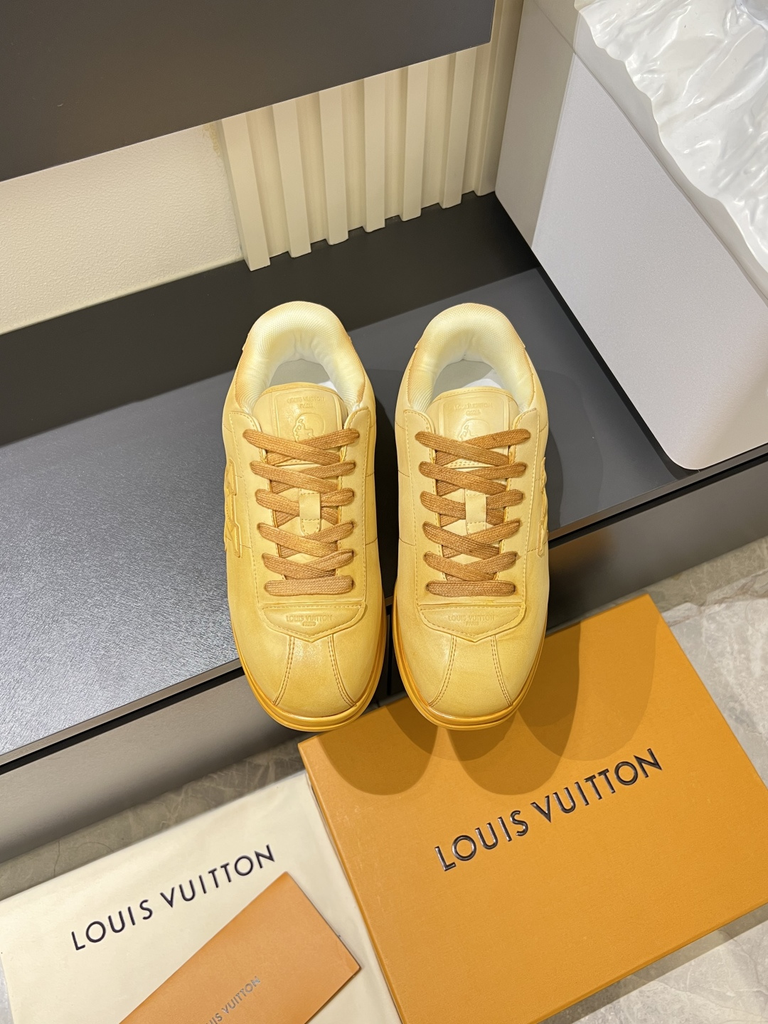 LV shoe