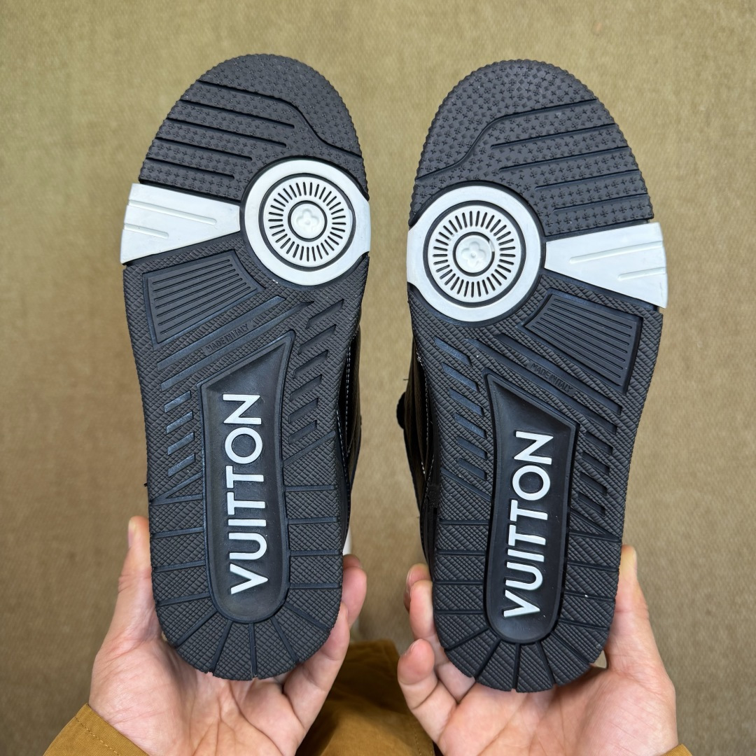 LV shoe