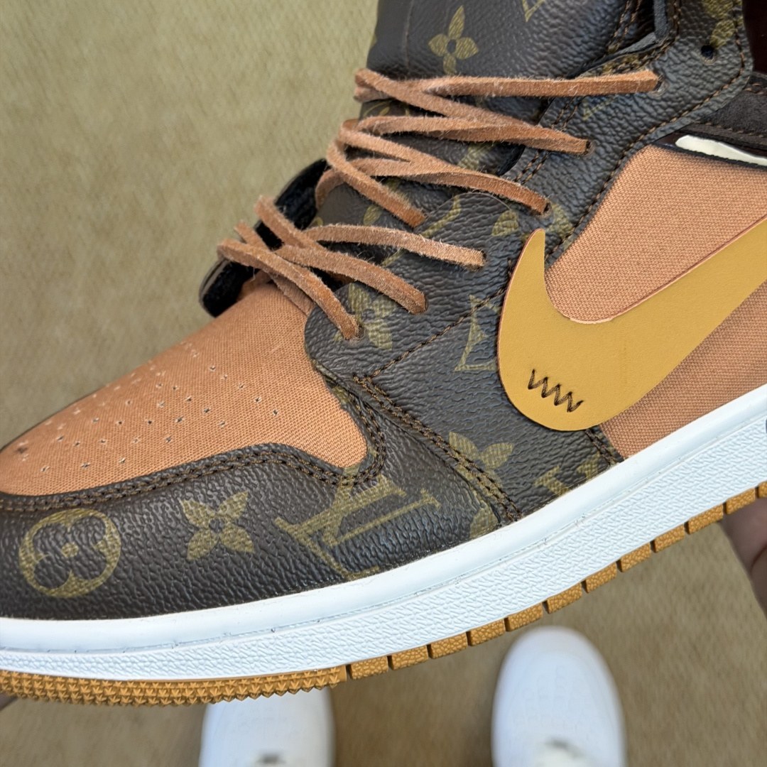 LV shoe