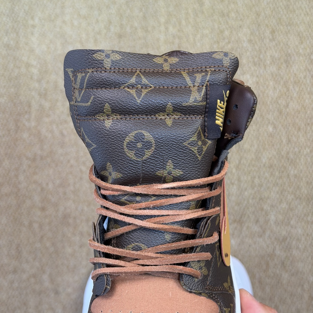 LV shoe
