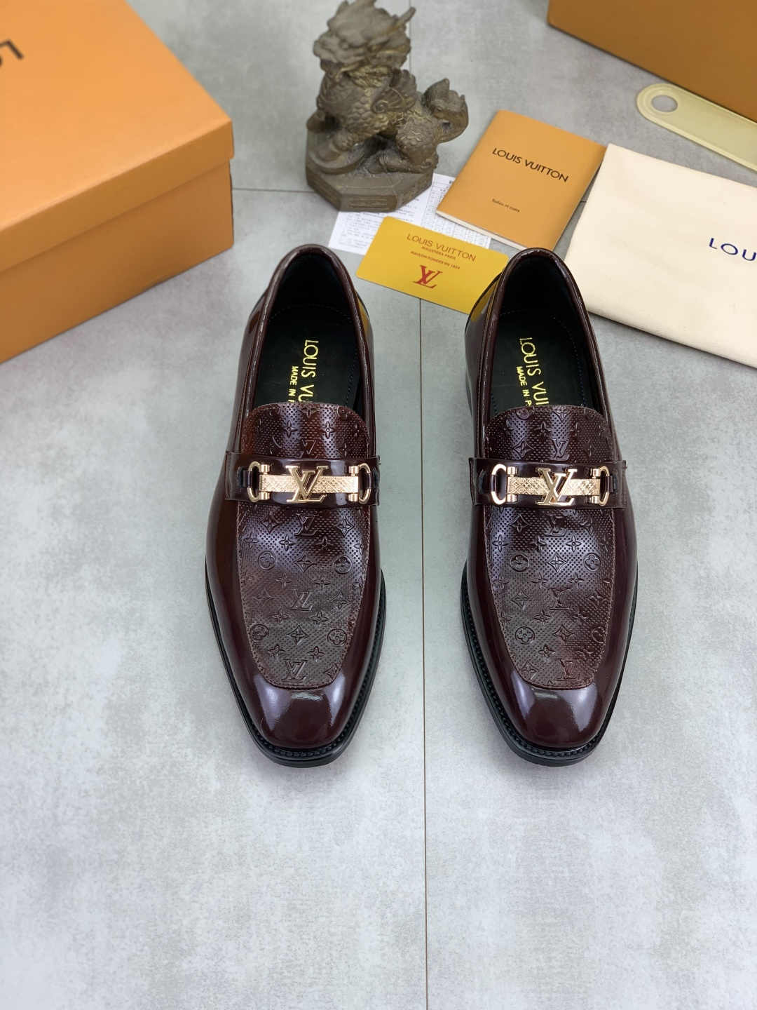 LV shoe
