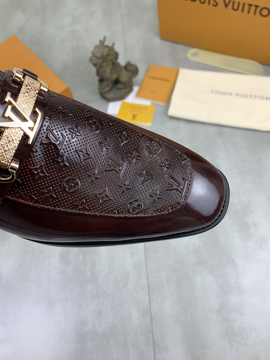 LV shoe